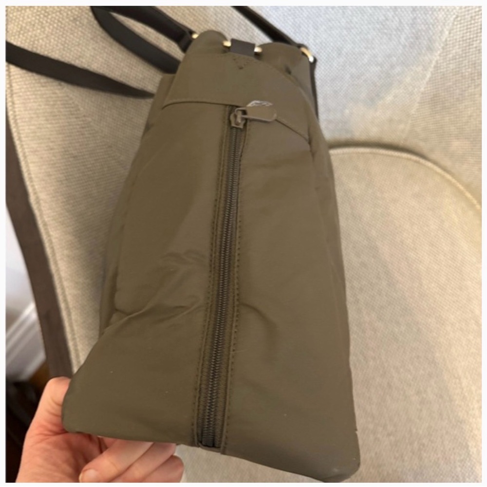 Lo & Sons O.G. Army Green Overnight Bag - Picture 4 of 5